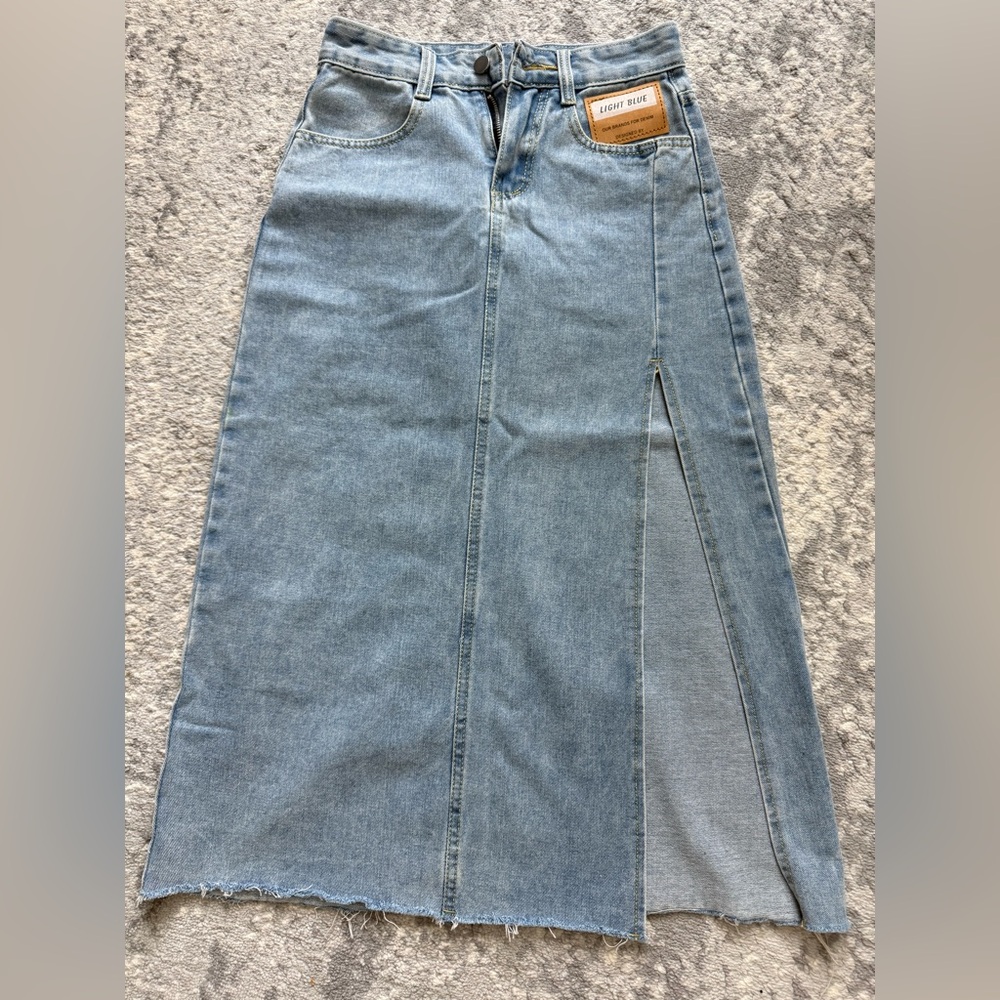 Trendy Blue Denim Skirt with Slit